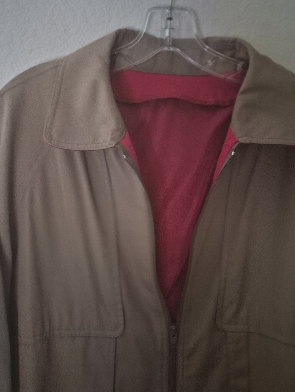 London Fog Tan Jacket with Red Lining vintage Size 44 Reg